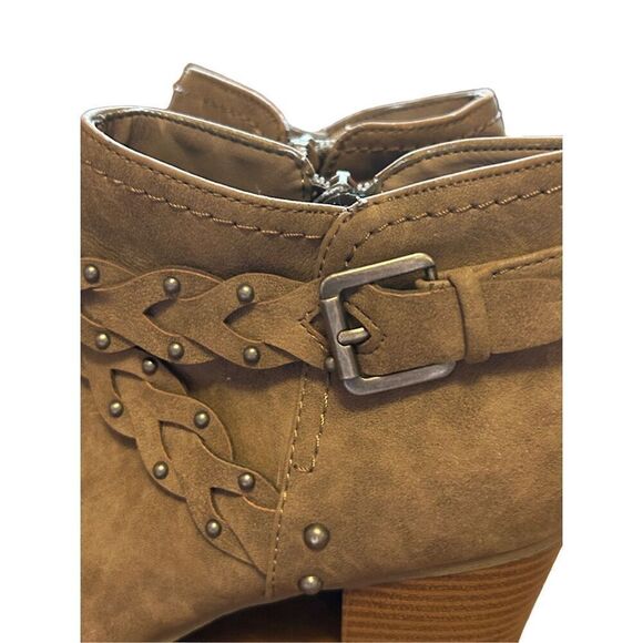 Indigo Rd. Brown Braided Ankle Boots Booties With Studs Size 7 - Picture 3 of 10